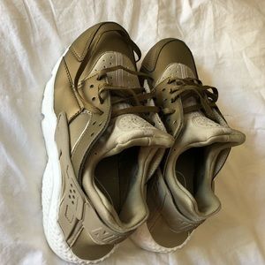 Nike huarache shoes brand new